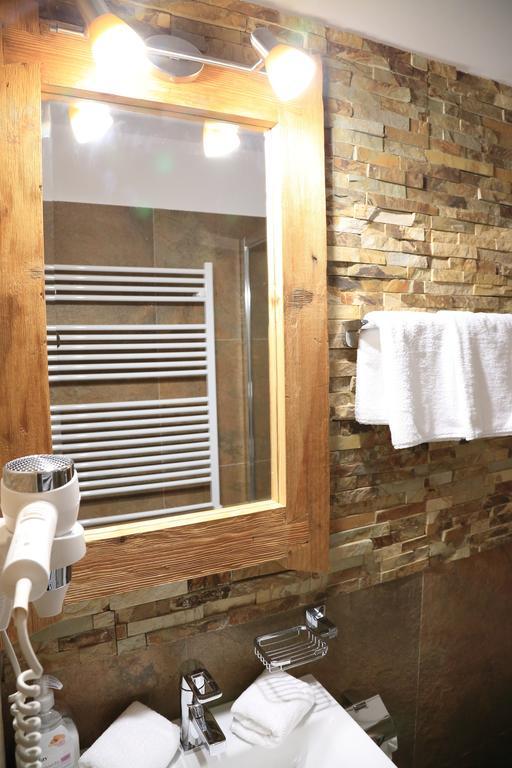 La Monitori Hotel Sinaia Ruang foto