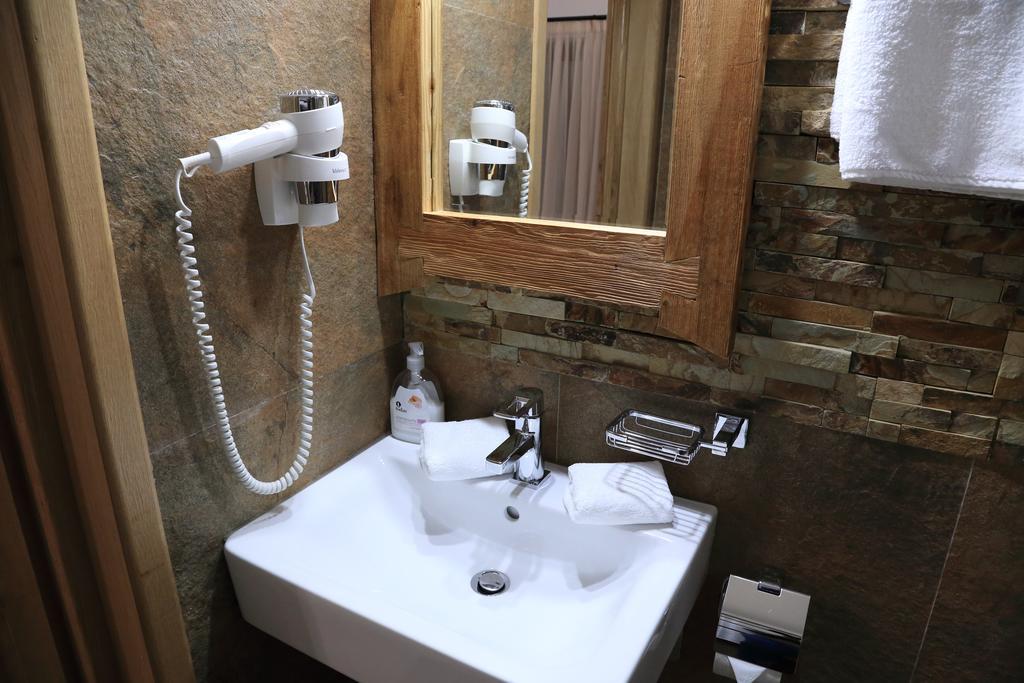 La Monitori Hotel Sinaia Bagian luar foto